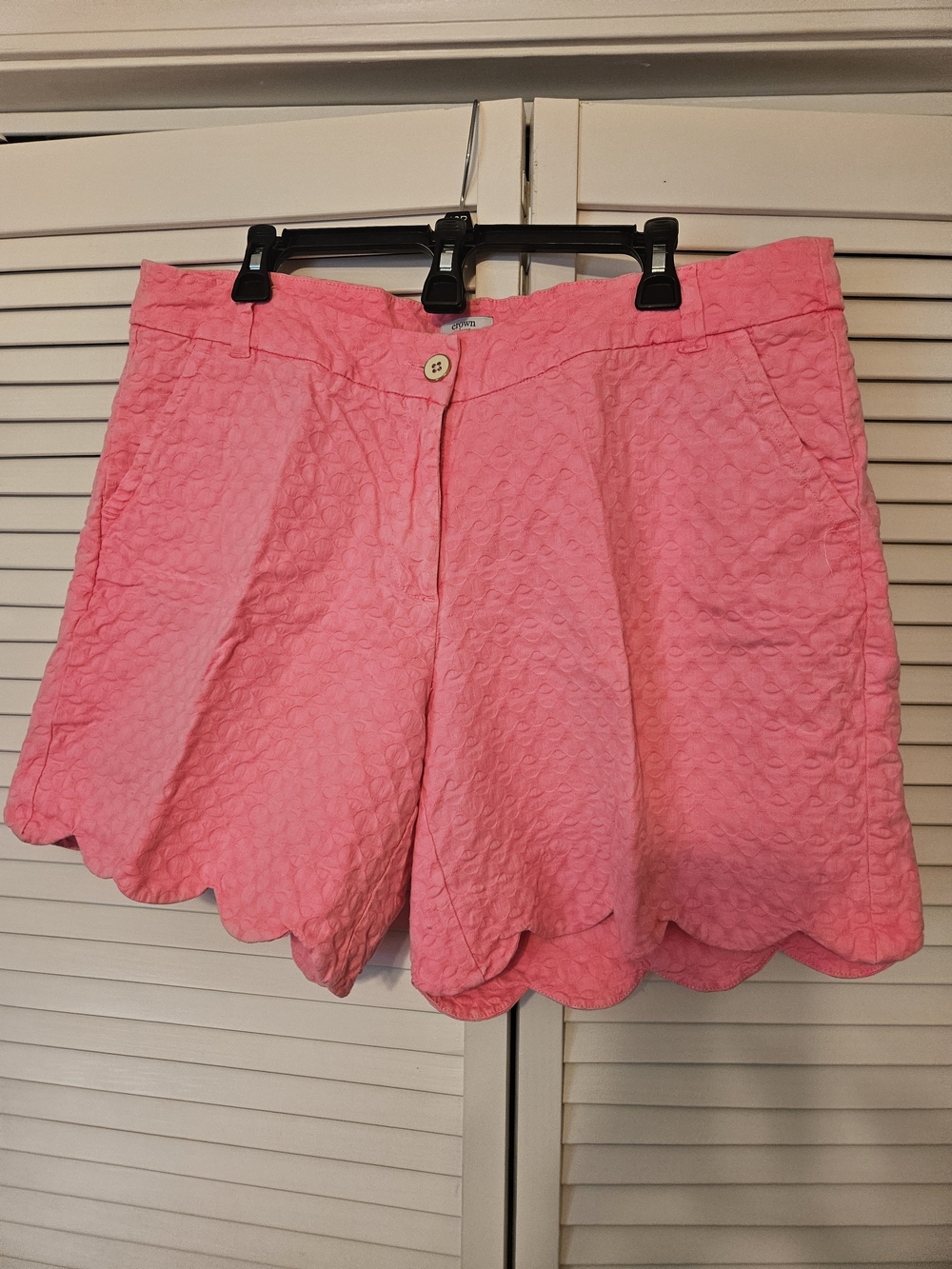crown & ivy Pink Scalloped Hem Textured High-Waist Shorts